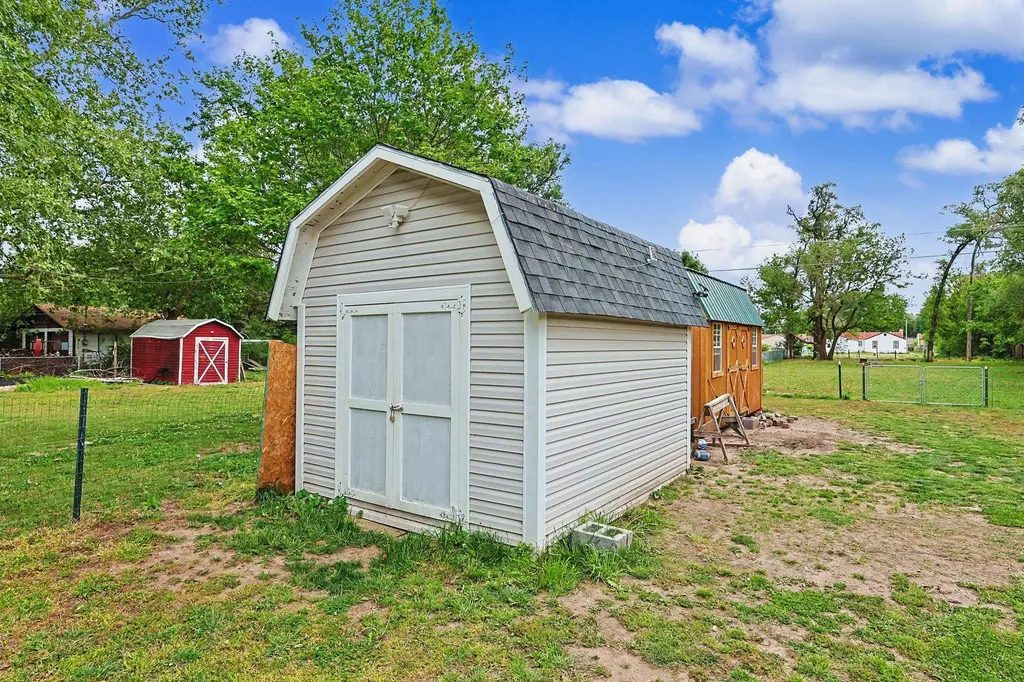 1409 E Alta Wichita KS 67216