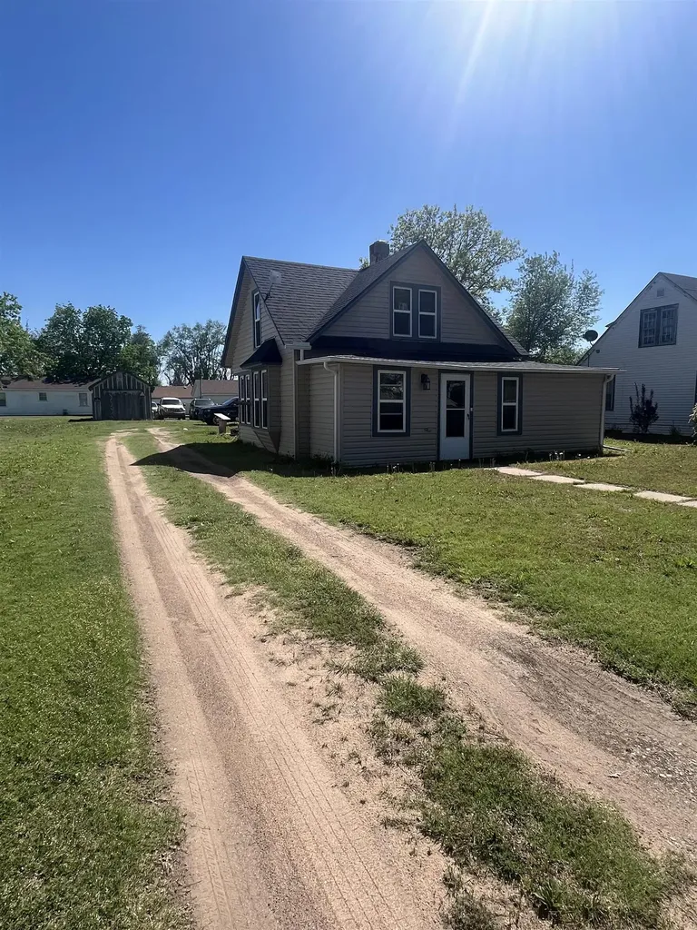 109 E 1st Avenue Turon KS 67583