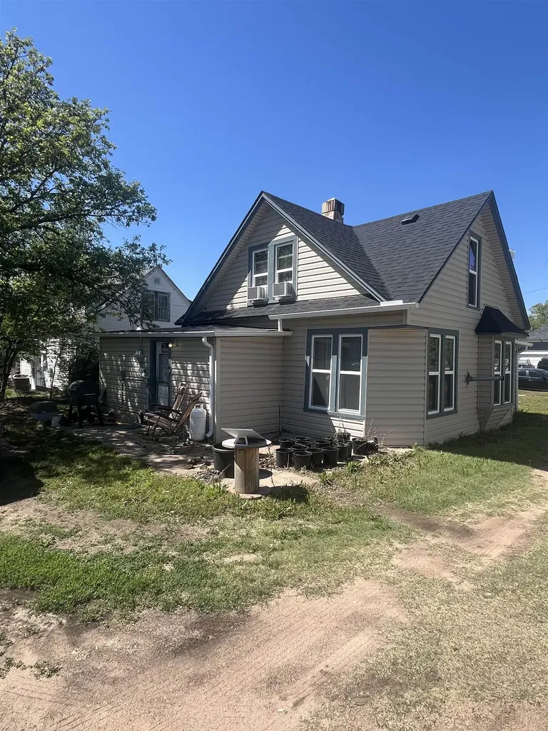 109 E 1st Avenue Turon KS 67583