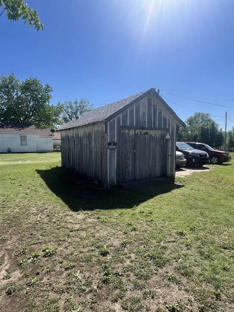 109 E 1st Avenue Turon KS 67583