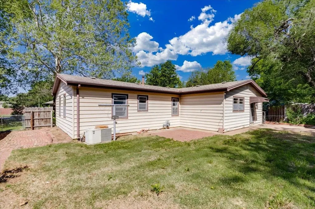1612 N Lawndale El Dorado KS 67042