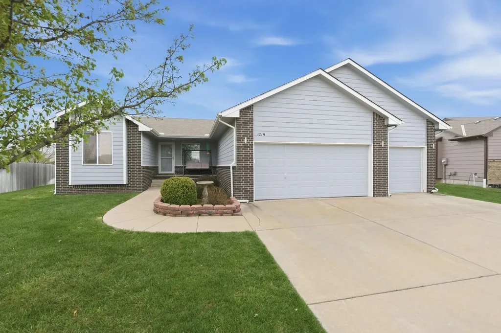 1719 E Aster Street Andover KS 67219