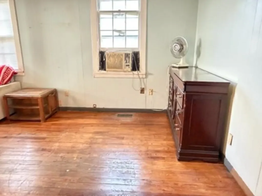 1119 S Pershing Avenue Wichita KS 67218