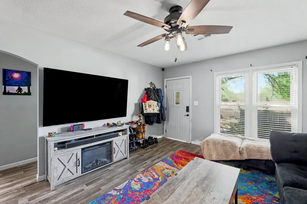 4930 E Pine Wichita KS 67208