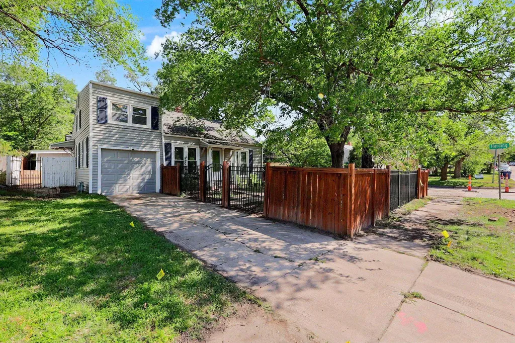 4930 E Pine Wichita KS 67208