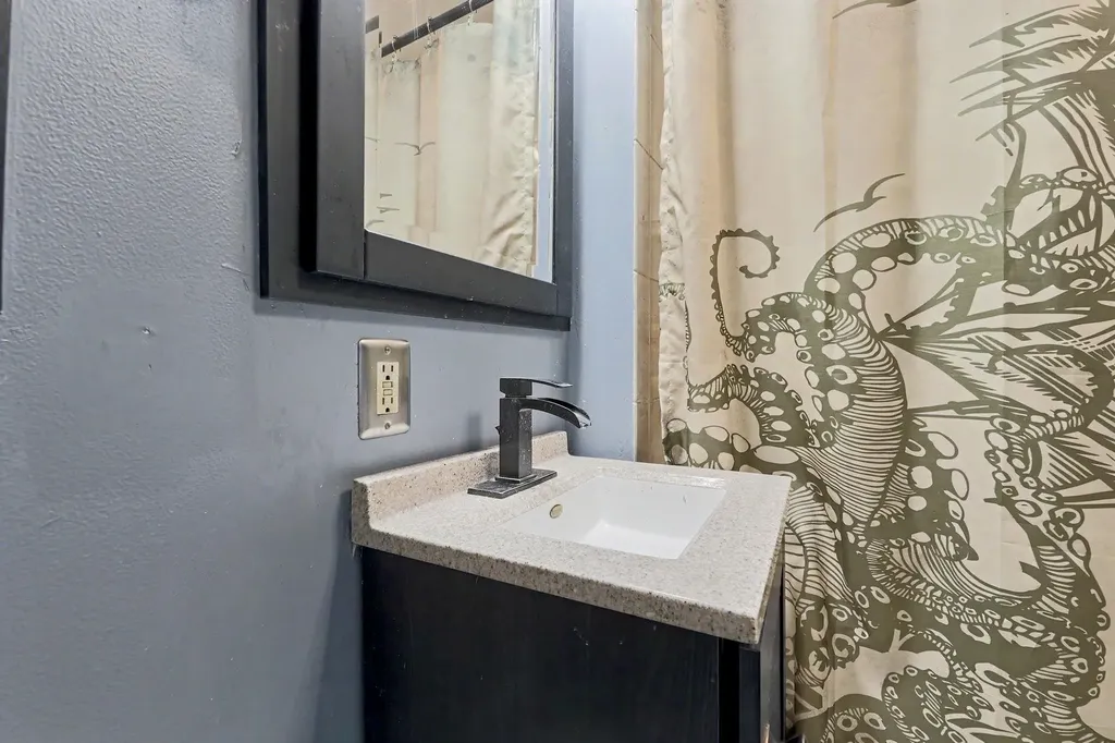 4930 E Pine Wichita KS 67208
