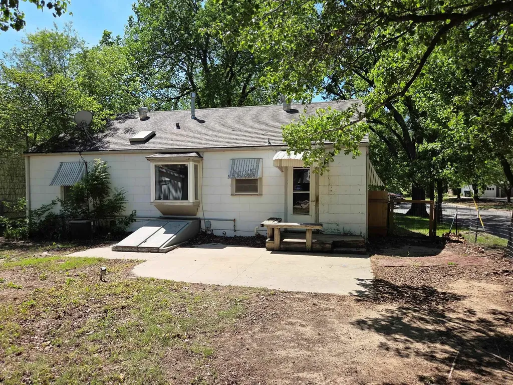 820 Grandview Avenue Newton KS 67114