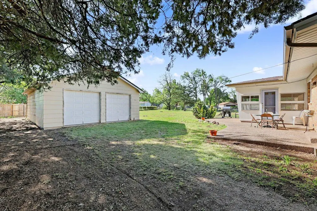 2850 N Meridian Avenue Wichita KS 67204