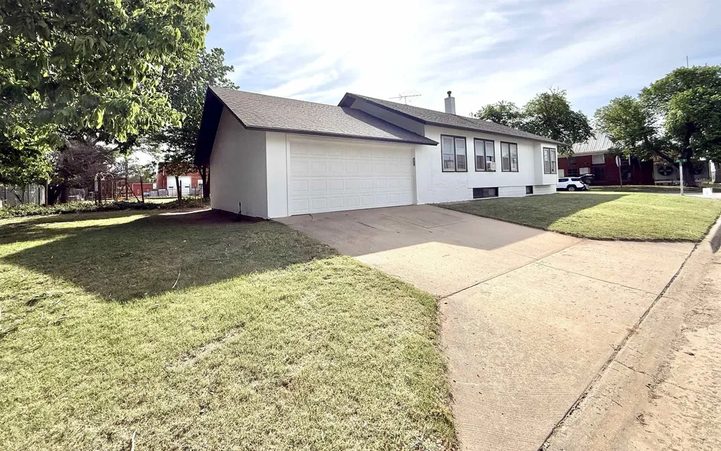 142 W Ave B Attica KS 67009