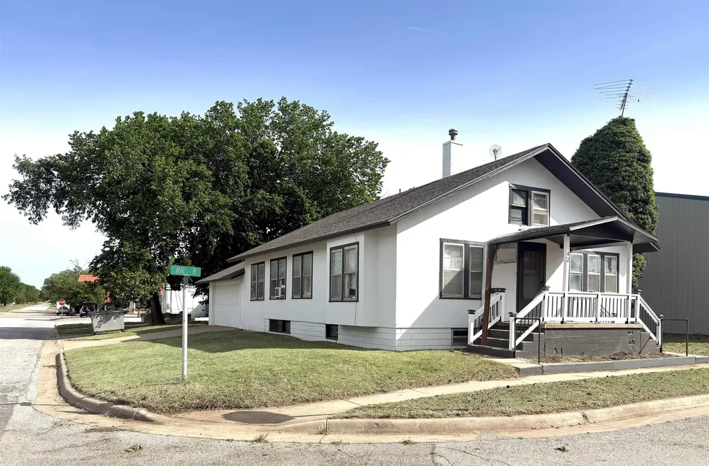 142 W Ave B Attica KS 67009