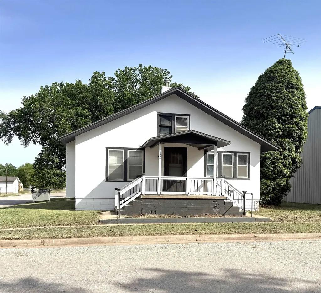 142 W Ave B Attica KS 67009