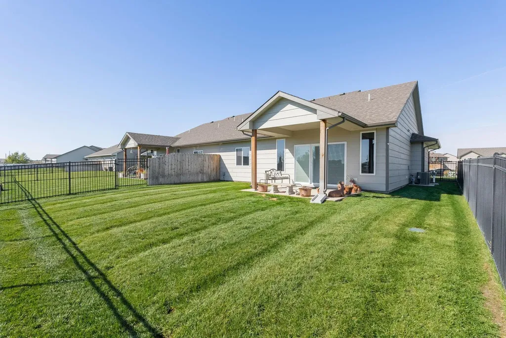 896 N Cloverleaf Goddard KS 67052