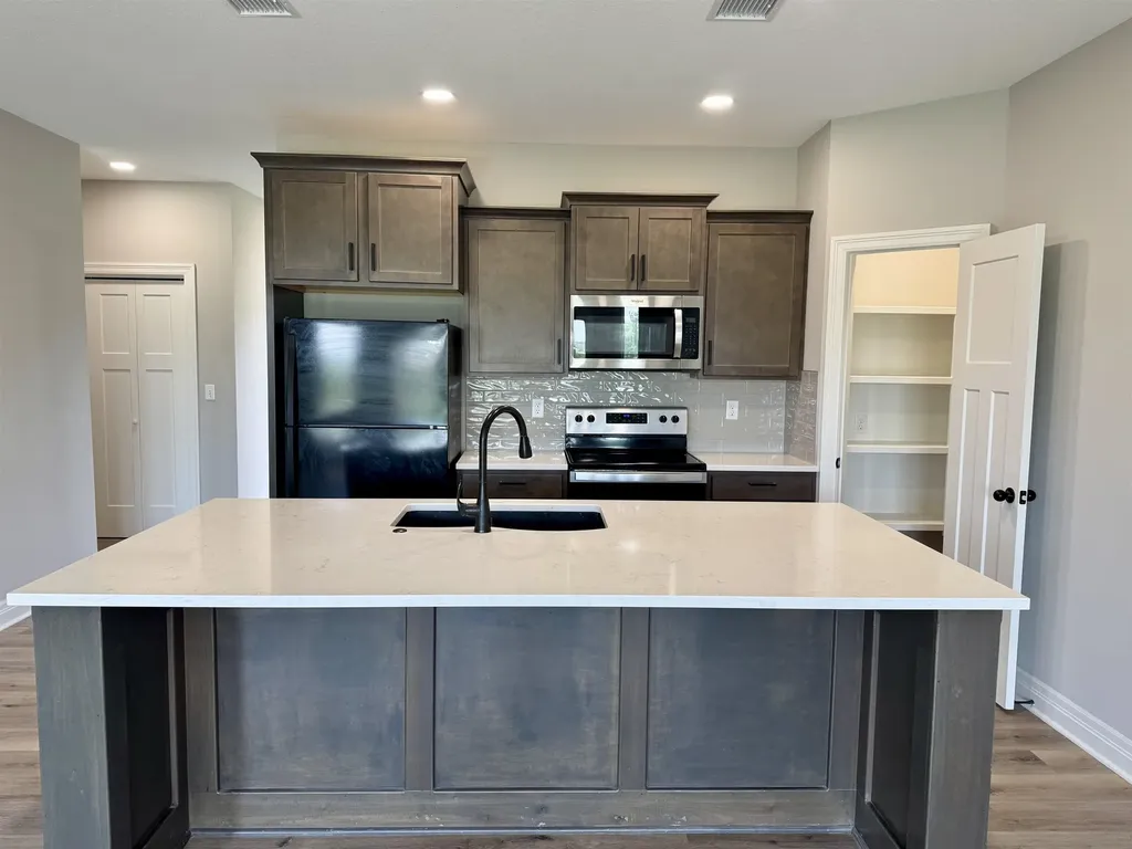 896 N Cloverleaf Goddard KS 67052