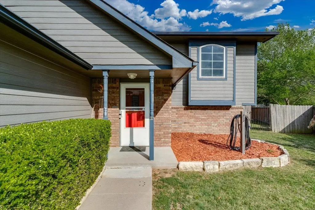 1932 S Leeanne Lane Wichita KS 67207