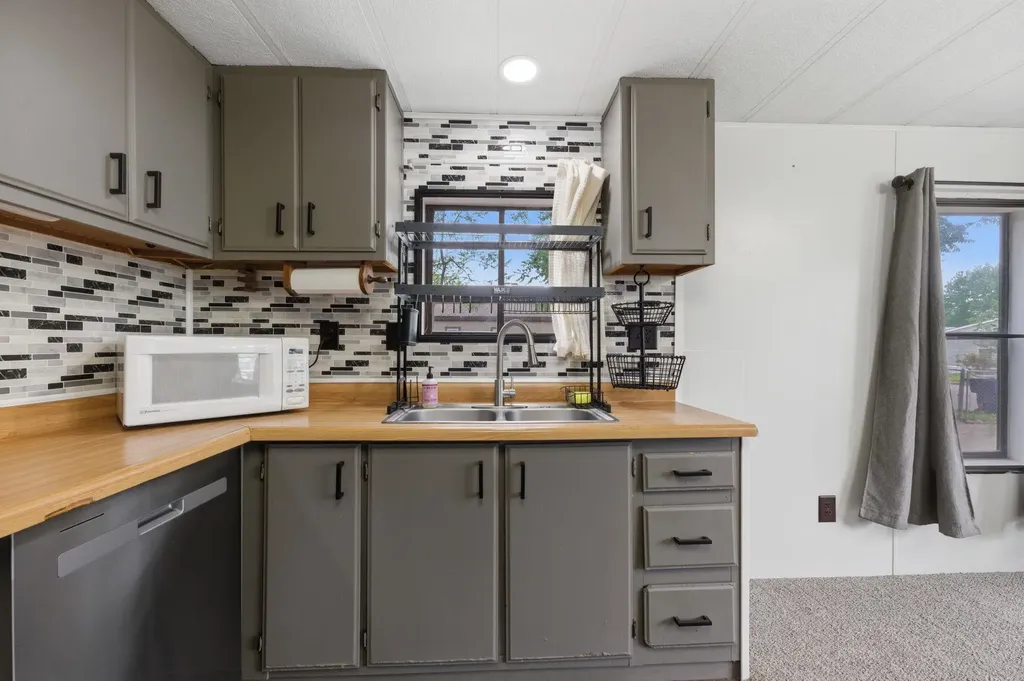 5036 S Broadview Court Wichita KS 67210