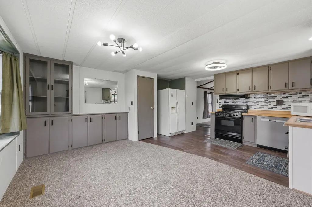 5036 S Broadview Court Wichita KS 67210