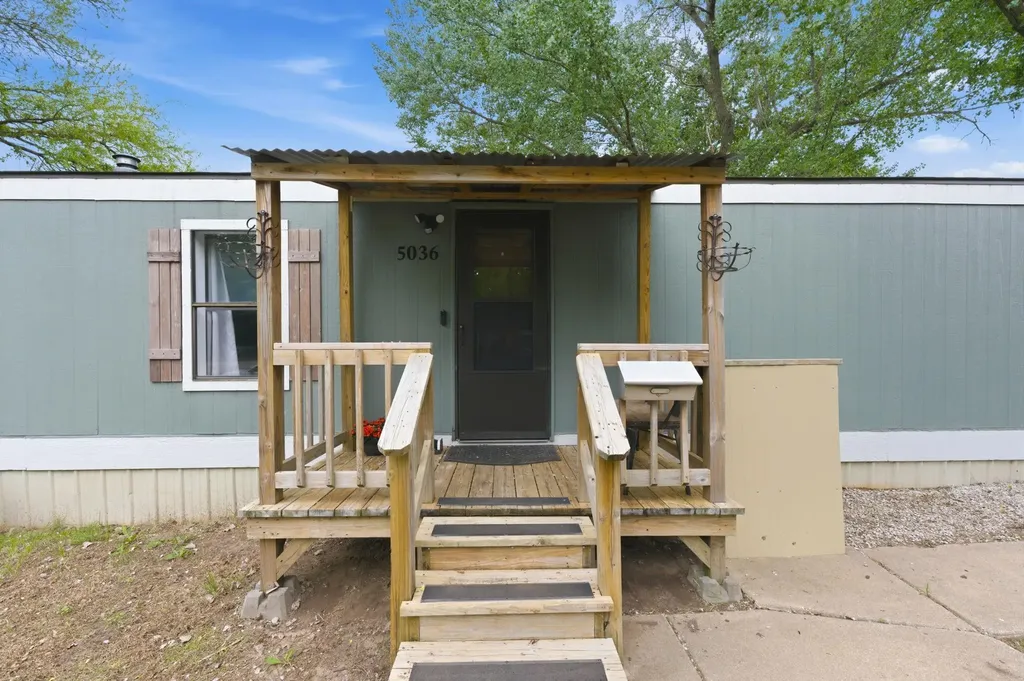5036 S Broadview Court Wichita KS 67210