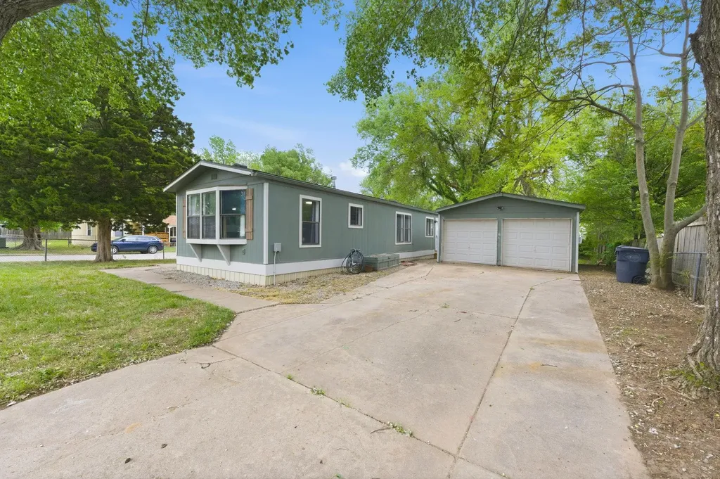 5036 S Broadview Court Wichita KS 67210