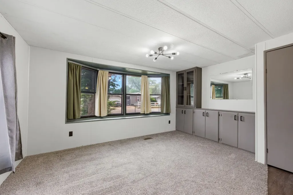 5036 S Broadview Court Wichita KS 67210