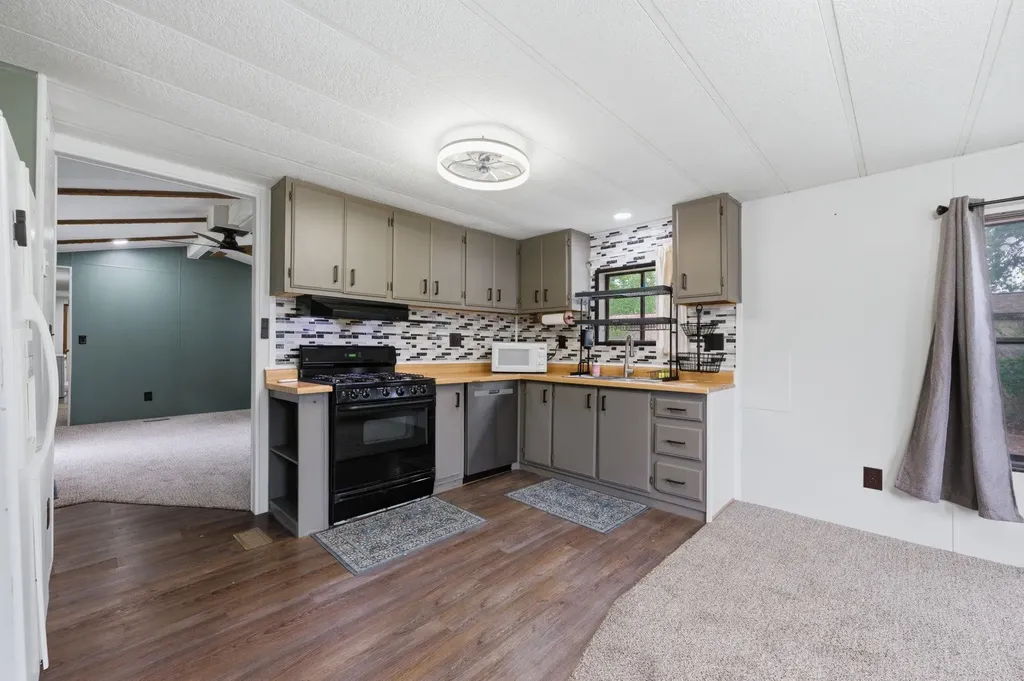 5036 S Broadview Court Wichita KS 67210