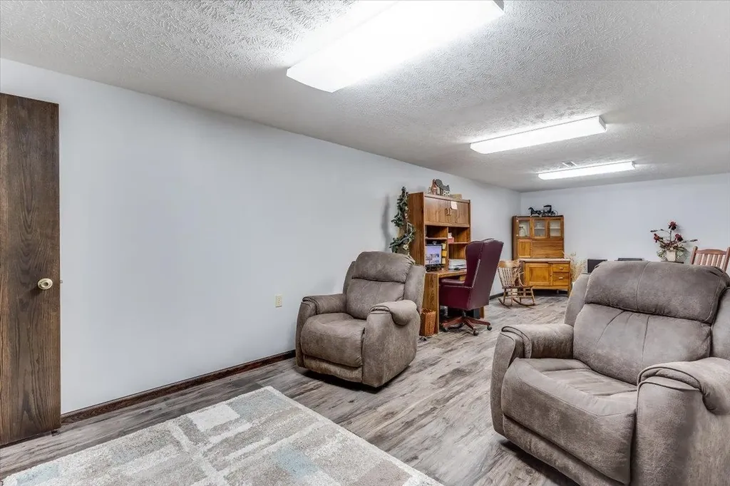 10 N Stadium Haven KS 67543