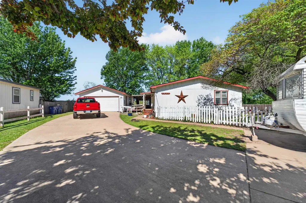1204 E Idlewild Wichita KS 67216