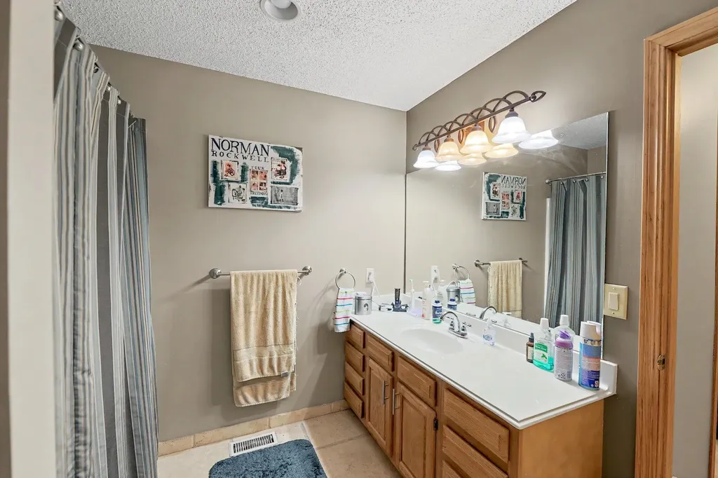 1181 N Lakewind Street Wichita KS 67212