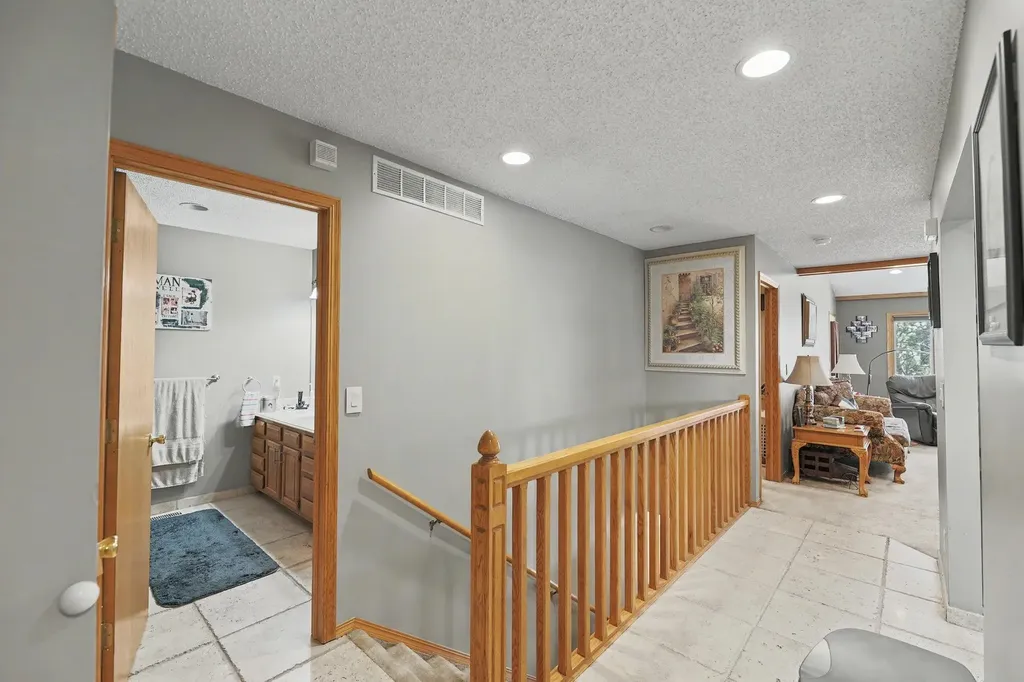 1181 N Lakewind Street Wichita KS 67212