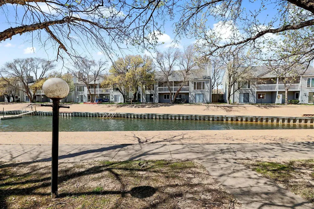 1181 N Lakewind Street Wichita KS 67212