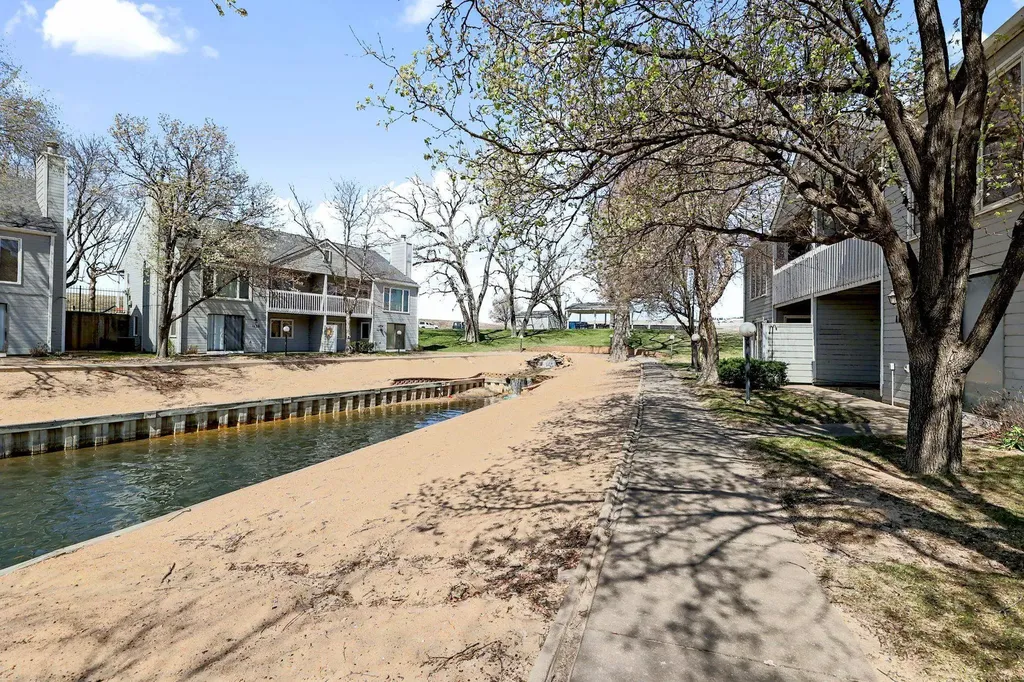 1181 N Lakewind Street Wichita KS 67212