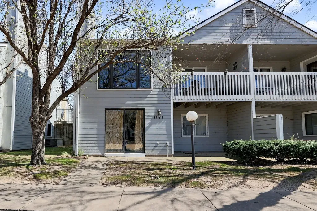 1181 N Lakewind Street Wichita KS 67212