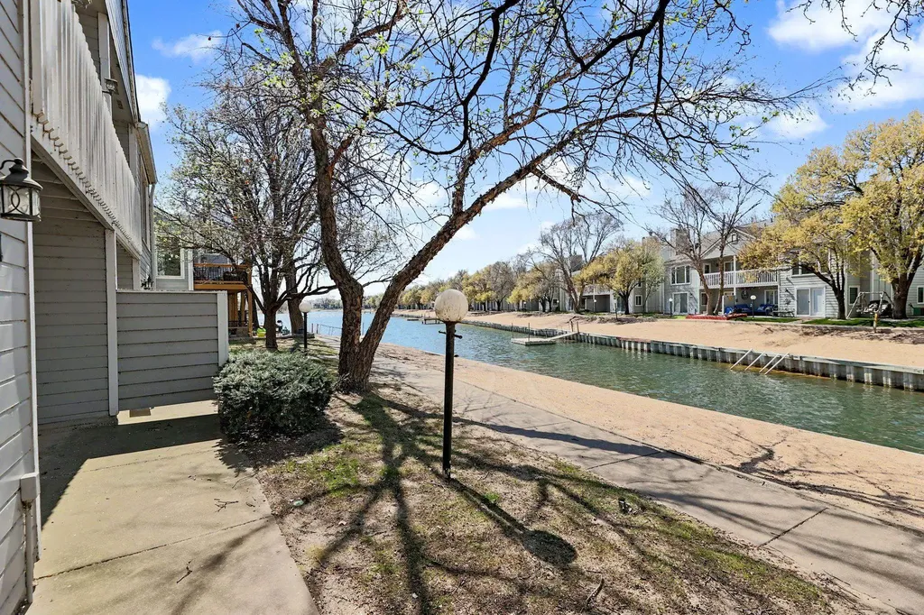 1181 N Lakewind Street Wichita KS 67212