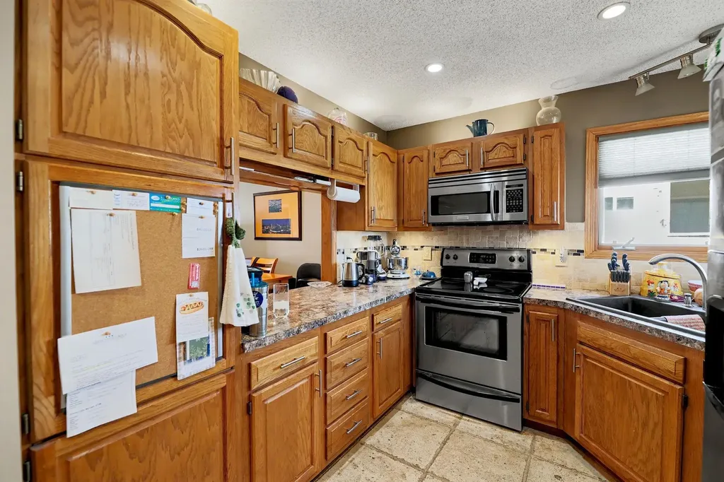 1181 N Lakewind Street Wichita KS 67212