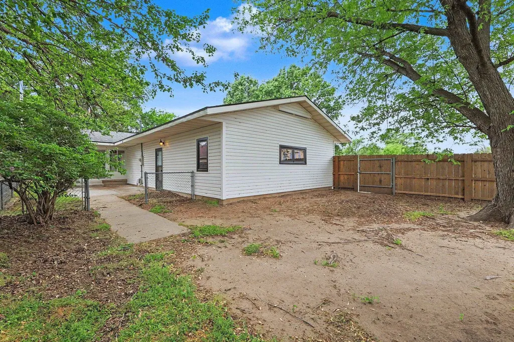 3036 S Osage Wichita KS 67217