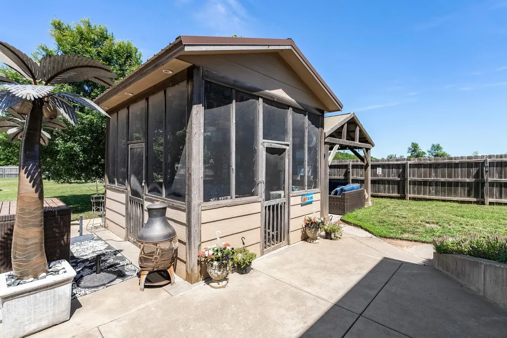 21249 SW Meadowlark Road Douglass KS 67039