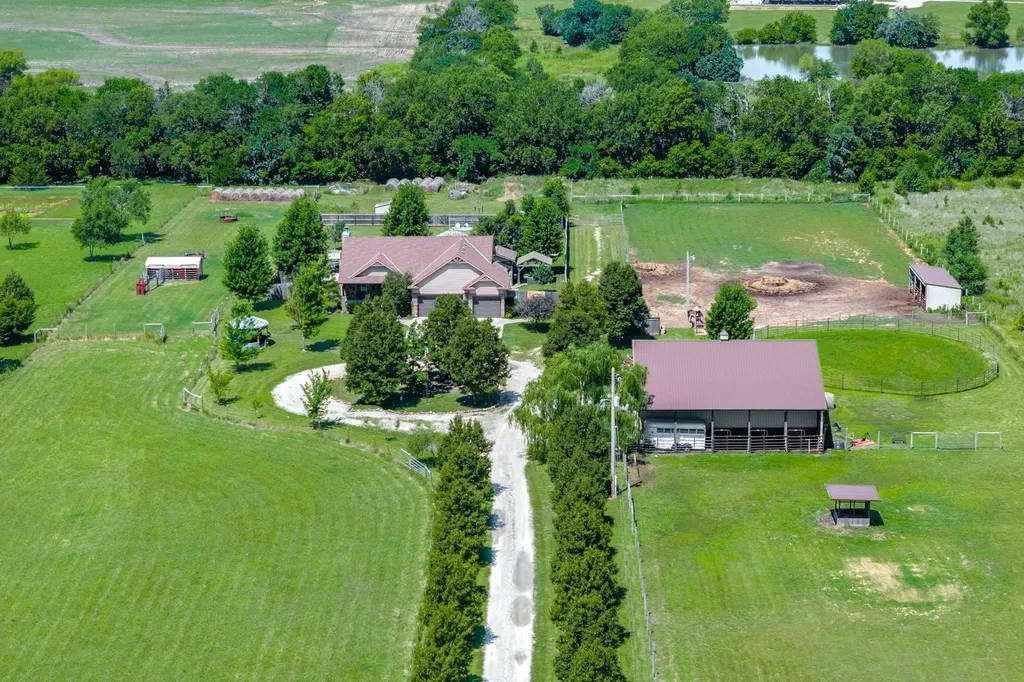 21249 SW Meadowlark Road Douglass KS 67039