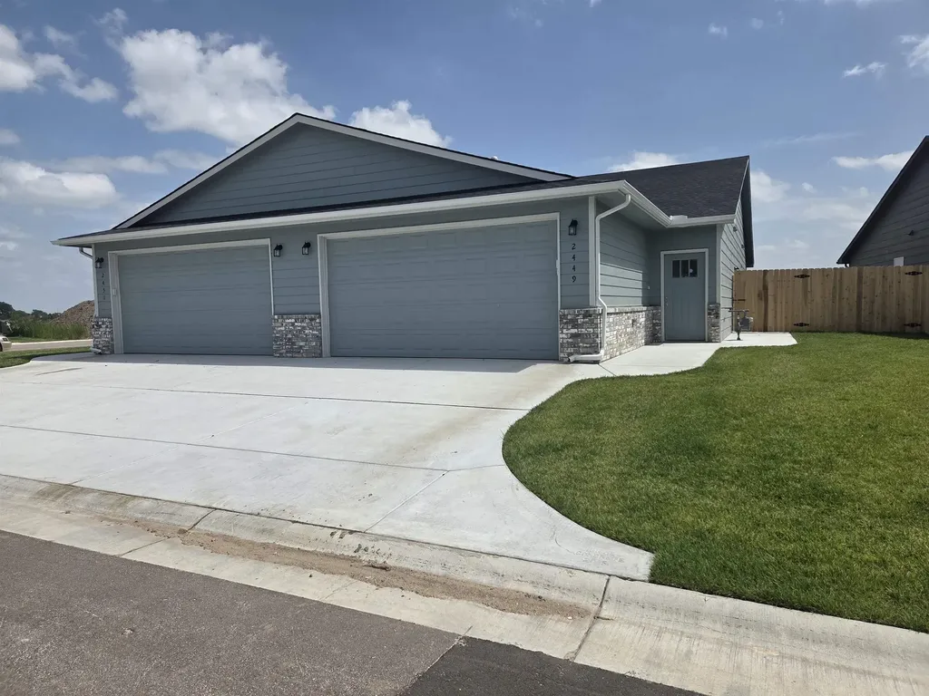 2449 S Wheatland Court Wichita KS 67235