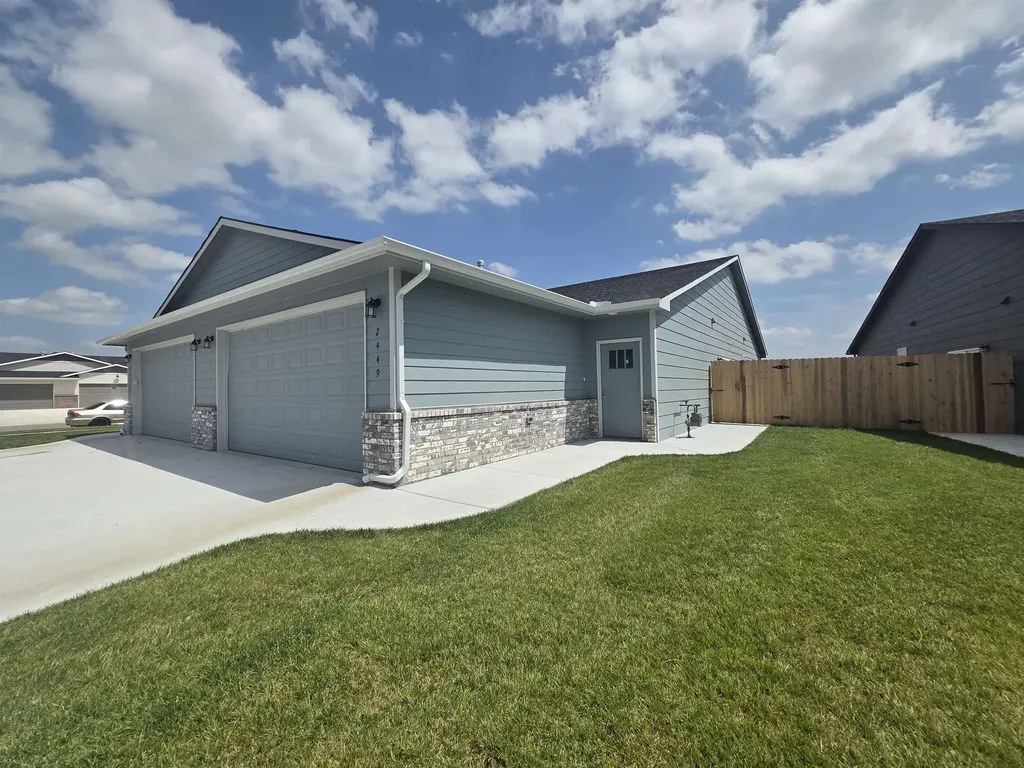 2449 S Wheatland Court Wichita KS 67235