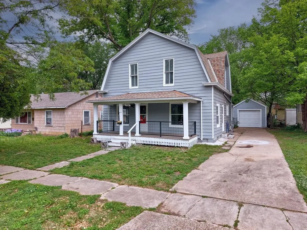 1516 E 11th Avenue Winfield KS 67156