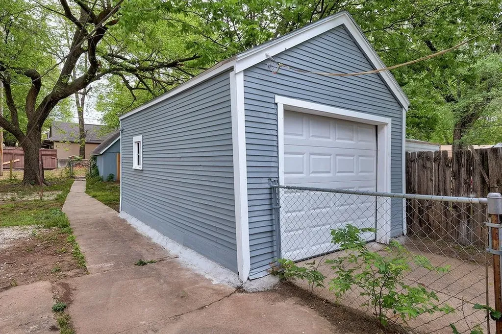 1516 E 11th Avenue Winfield KS 67156