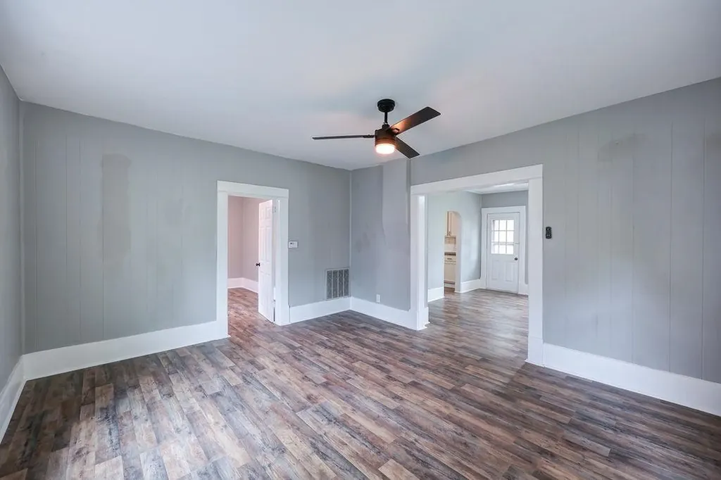 1516 E 11th Avenue Winfield KS 67156