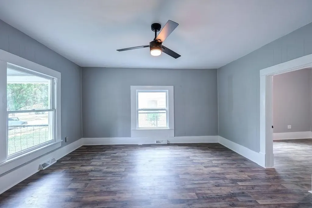 1516 E 11th Avenue Winfield KS 67156