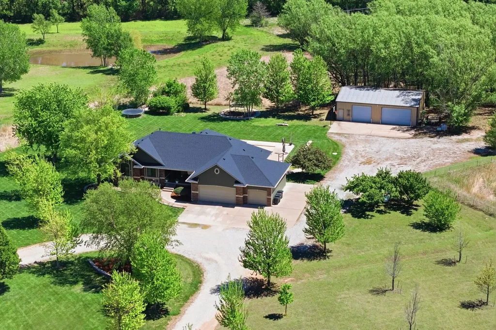 6402 Busy Bee Court Andale KS 67001