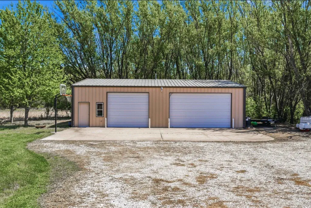 6402 Busy Bee Court Andale KS 67001
