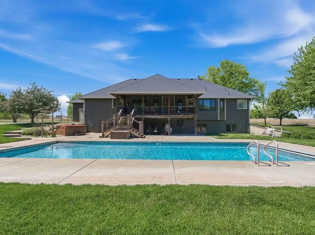 6402 Busy Bee Court Andale KS 67001