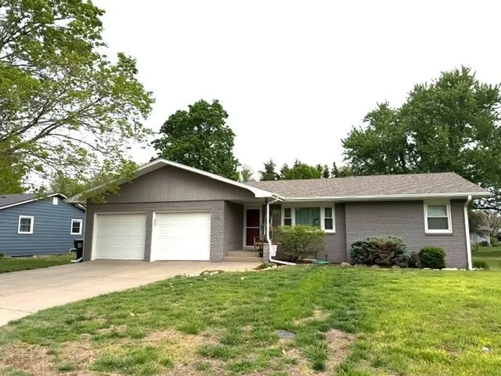 112 Willow Lane Hesston KS 67062