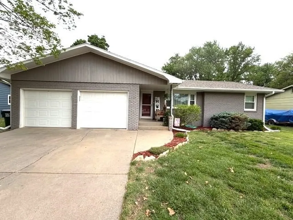 112 Willow Lane Hesston KS 67062