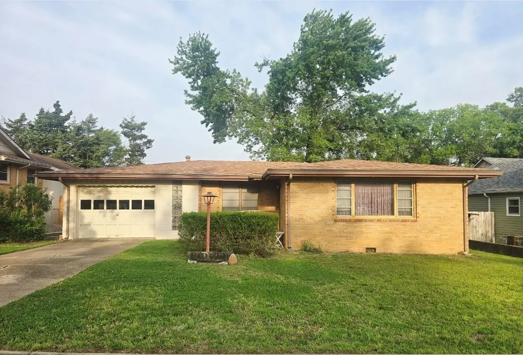 329 N College Street Winfield KS 67156