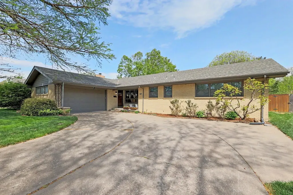 6512 E Murdock Avenue Wichita KS 67206