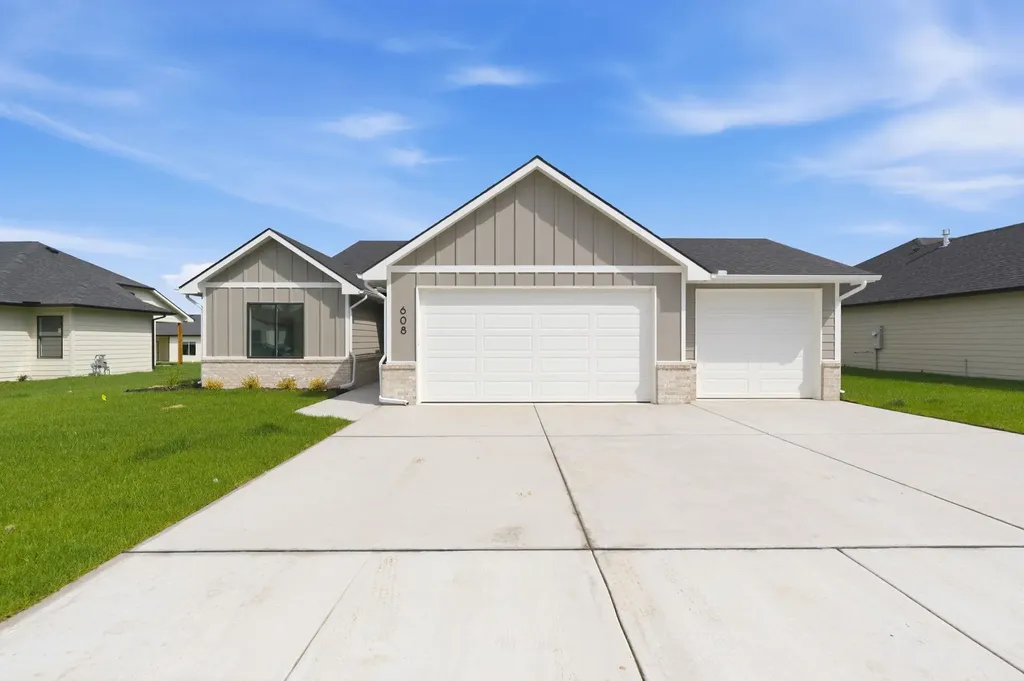 608 E Elmwood Street Park City KS 67147-1124